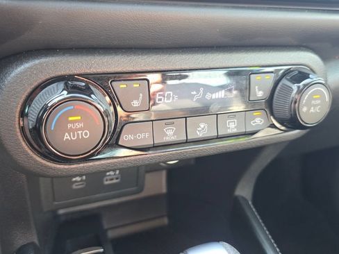 Used 2023 Nissan Kicks SR w/ SR Premium Package FWD image 31