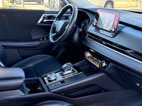 Used 2022 Mitsubishi Outlander ES image 10