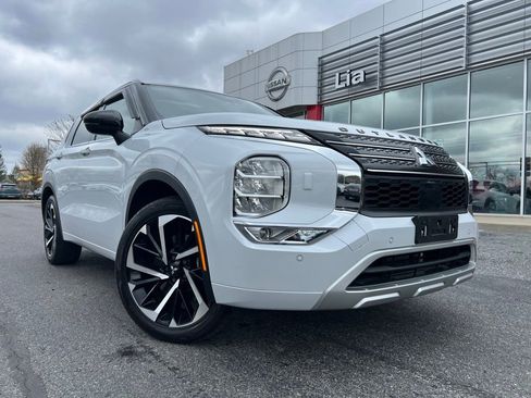 Used 2024 Mitsubishi Outlander SEL AWD/4WD image 3