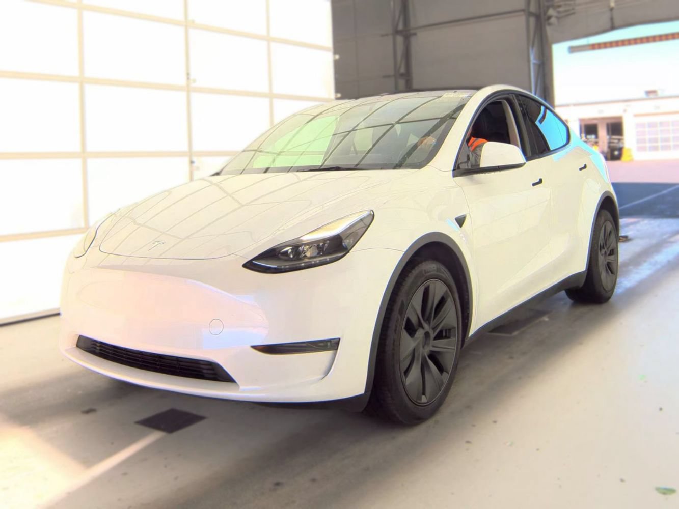 Used 2024 Tesla Model Y Long Range AWD/4WD image 1