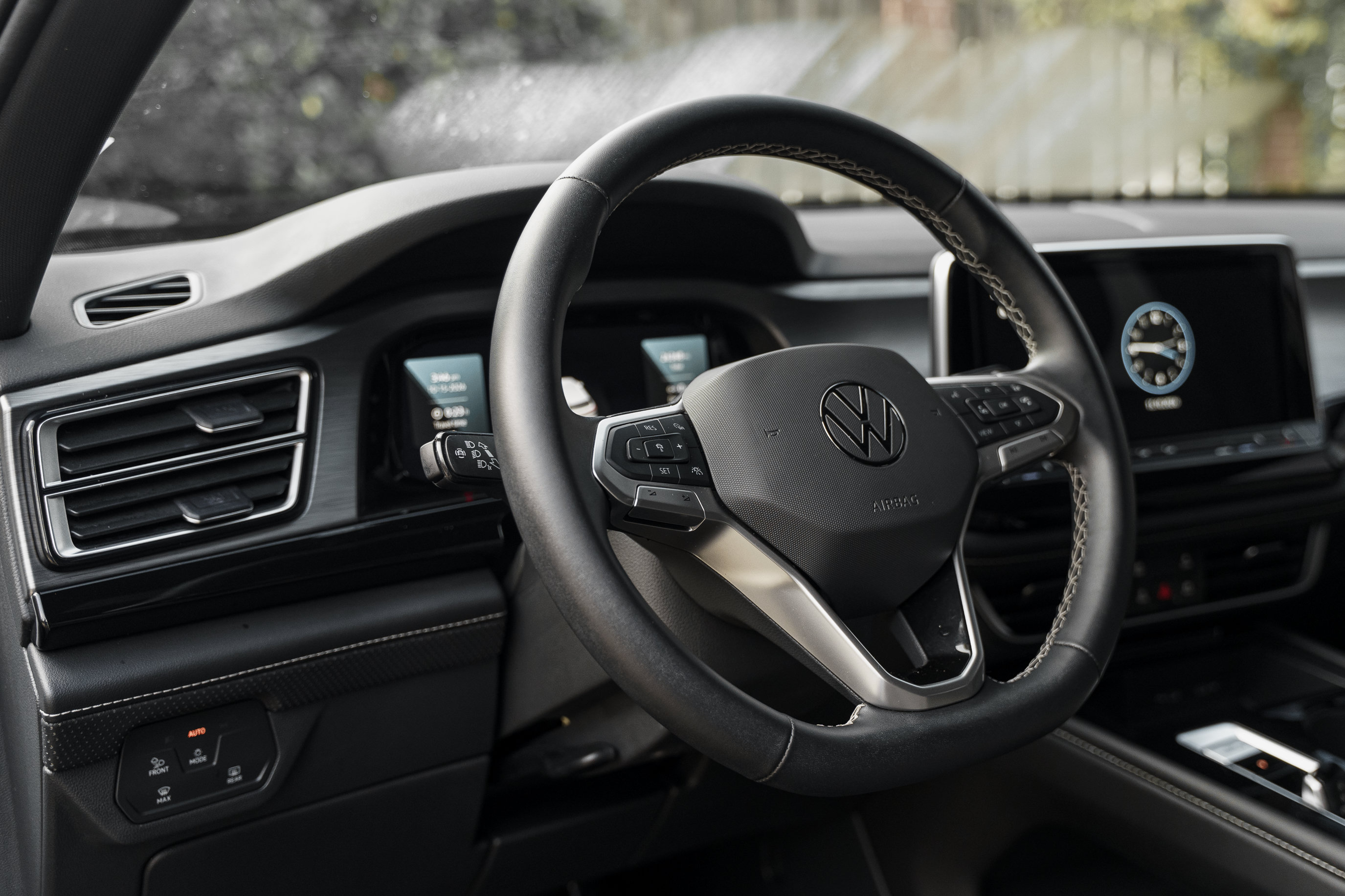 Used 2024 Volkswagen Atlas Cross Sport SE w/ Panoramic Sunroof Package AWD/4WD image 8
