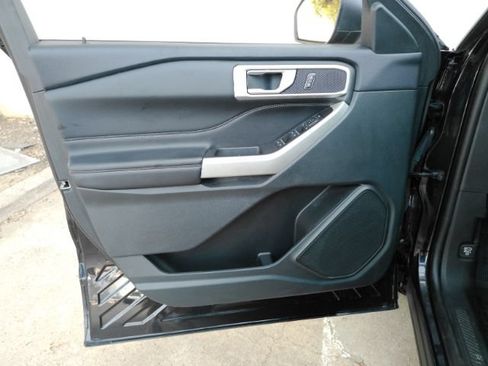 Used 2023 Ford Explorer XLT RWD image 14