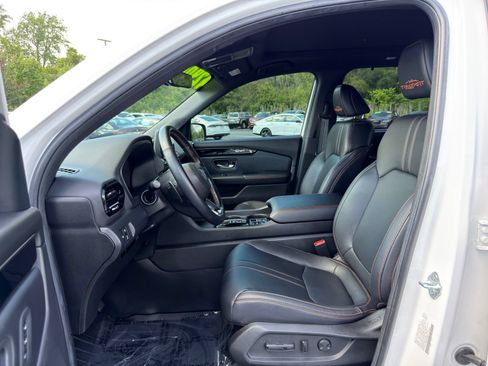 Used 2023 Honda Pilot TrailSport image 12