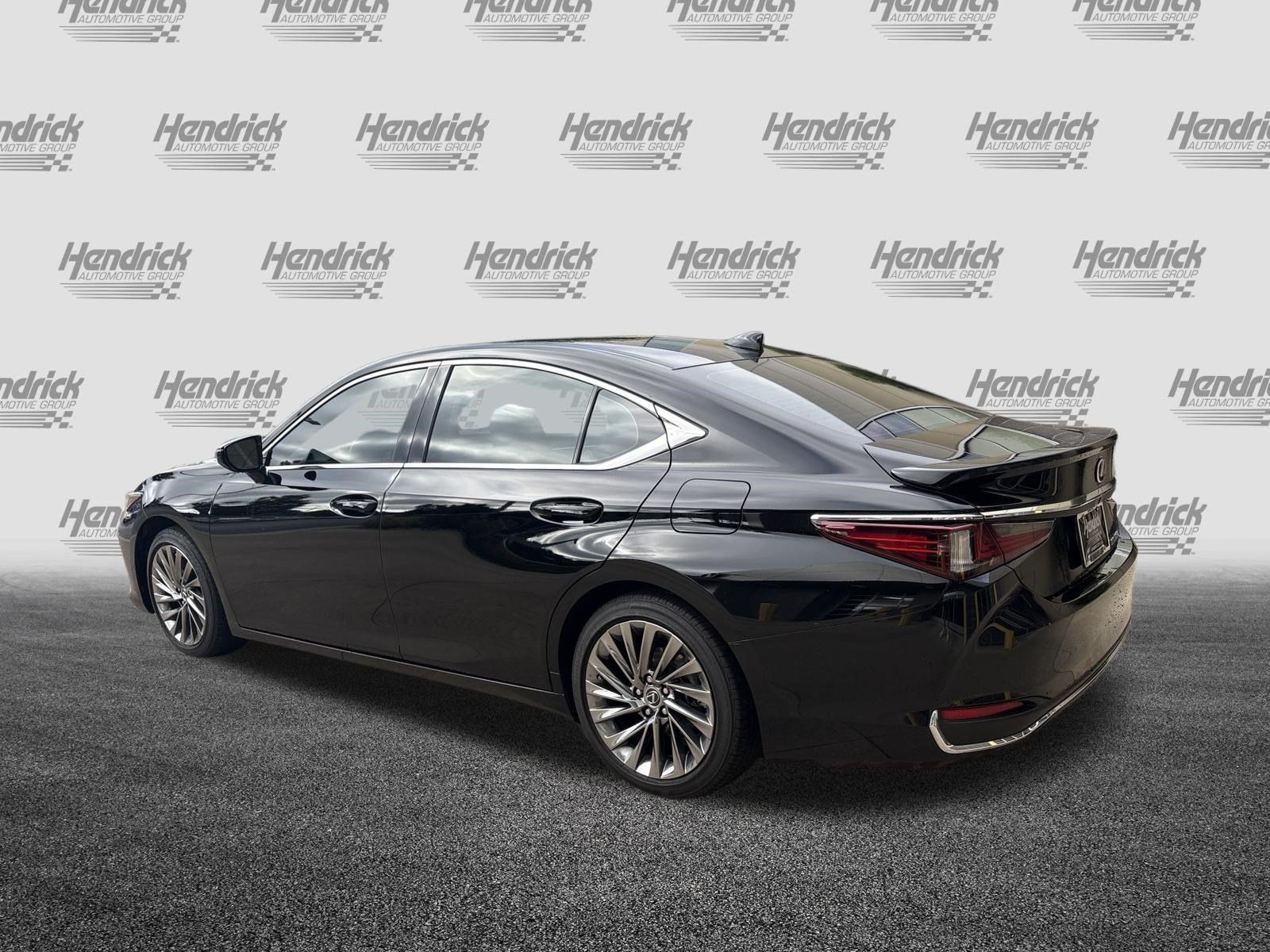Used 2025 Lexus ES 300h w/ Luxury Package FWD image 8