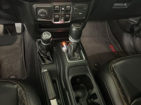 Used 2021 Jeep Gladiator Overland image 3