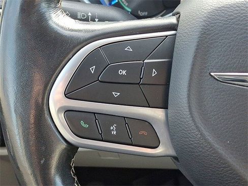 Used 2021 Chrysler Pacifica Touring-L image 21