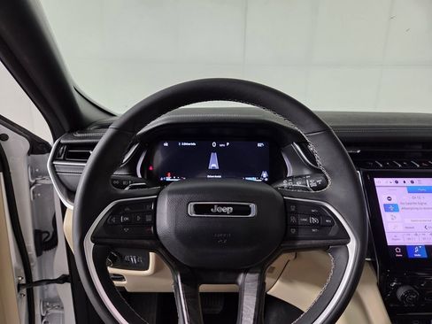 Certified 2025 Jeep Grand Cherokee Limited image 14