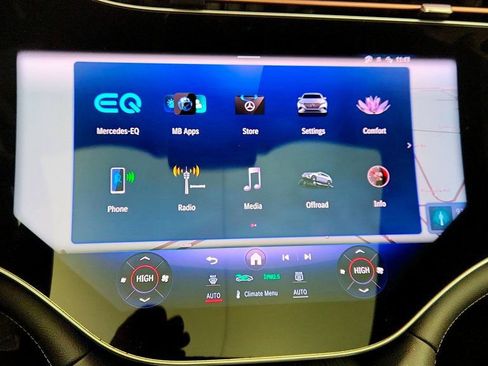 Used 2023 Mercedes-Benz EQS 580 4MATIC SUV w/ Exclusive Trim Package image 18