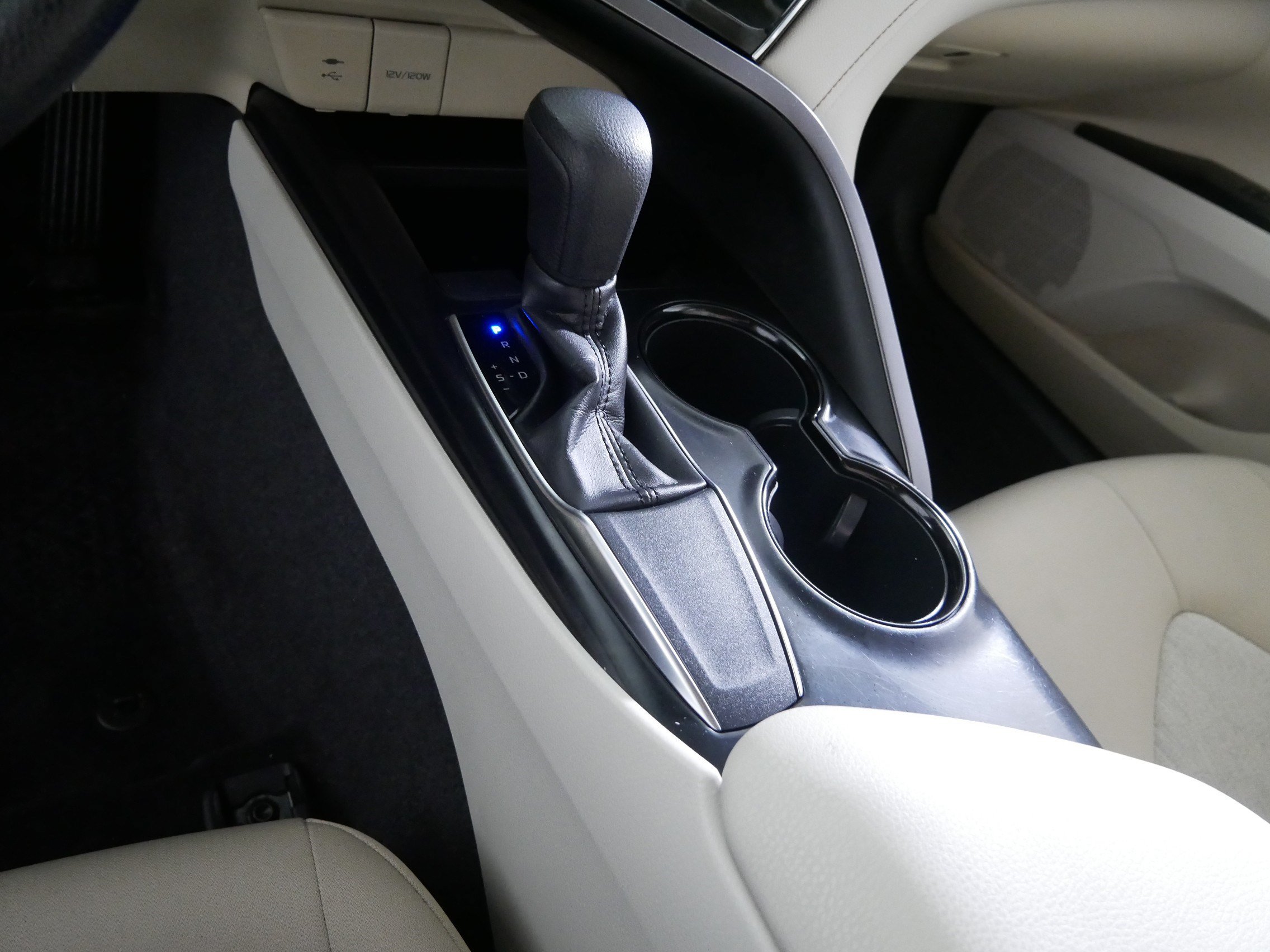 Used 2018 Toyota Camry LE w/ Convenience Package FWD image 24