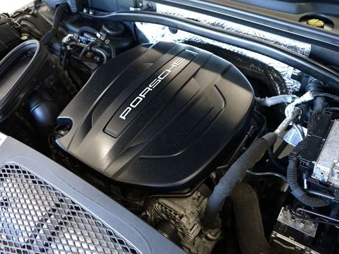 Used 2019 Porsche Macan AWD/4WD image 52