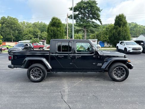 Used 2023 Jeep Gladiator Overland image 9