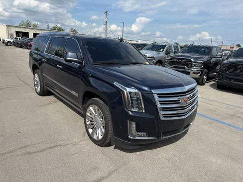 Used 2019 Cadillac Escalade ESV Platinum AWD/4WD image 29