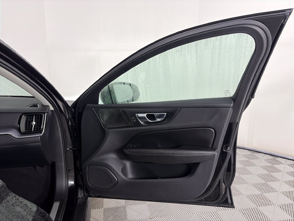 Used 2020 Volvo V60 T5 Cross Country AWD/4WD image 29