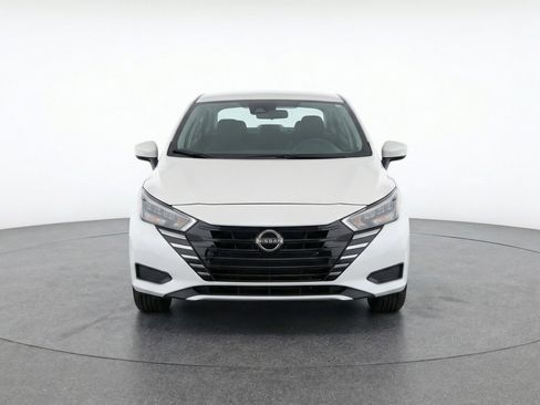 Used 2025 Nissan Versa SV FWD image 2