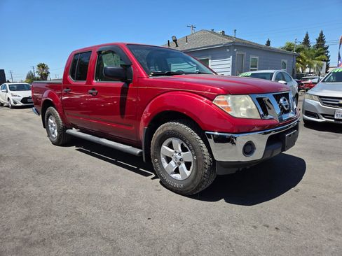 Used 2010 Nissan Frontier SE w/ Moonroof Pkg AWD/4WD image 5