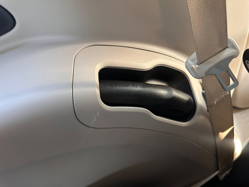 Used 2017 Chrysler Pacifica Limited w/ UConnect Theater Package FWD image 28