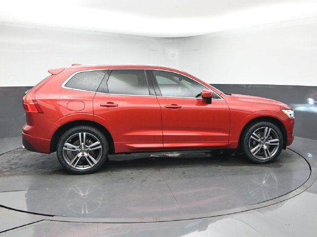 Used 2019 Volvo XC60 T5 Momentum w/ Multimedia Package FWD image 9