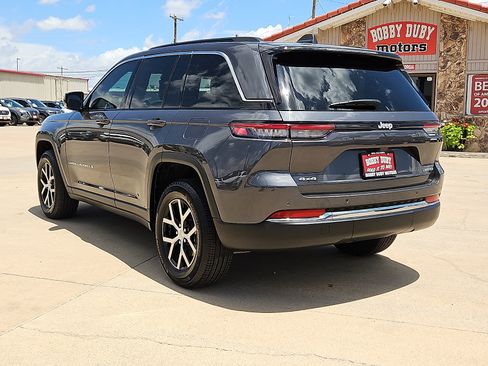 Used 2025 Jeep Grand Cherokee Limited AWD/4WD image 2