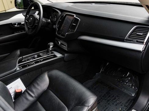 Used 2018 Volvo XC90 T5 Momentum w/ Convenience Package image 25