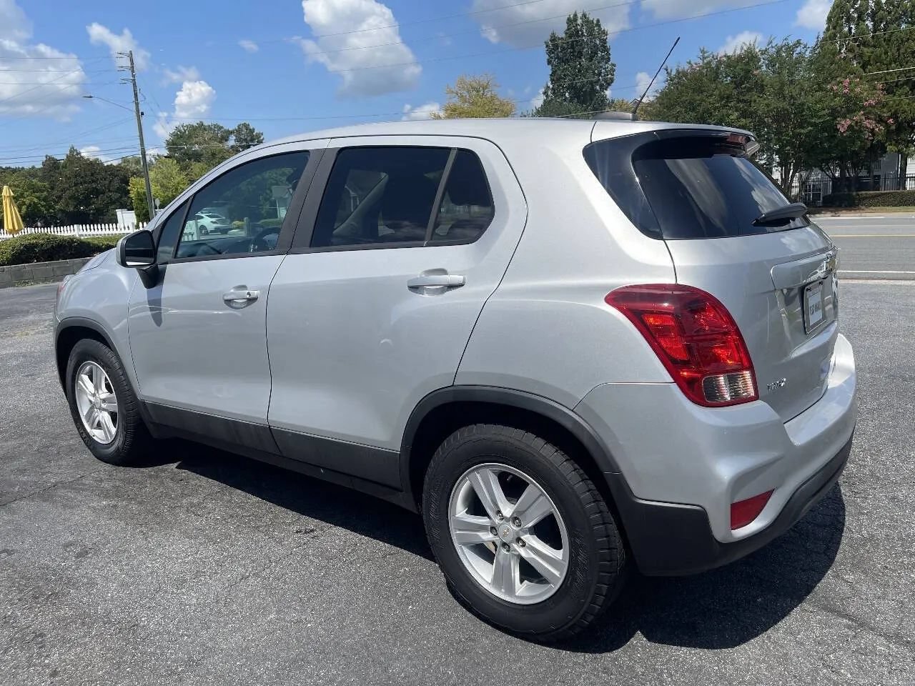 Used 2021 Chevrolet Trax LS w/ Tint and Cruise Package FWD image 4