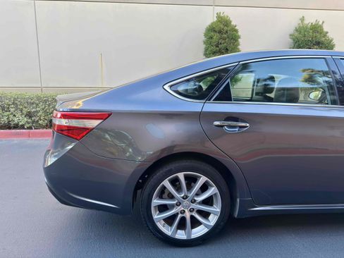 Used 2014 Toyota Avalon Limited image 18