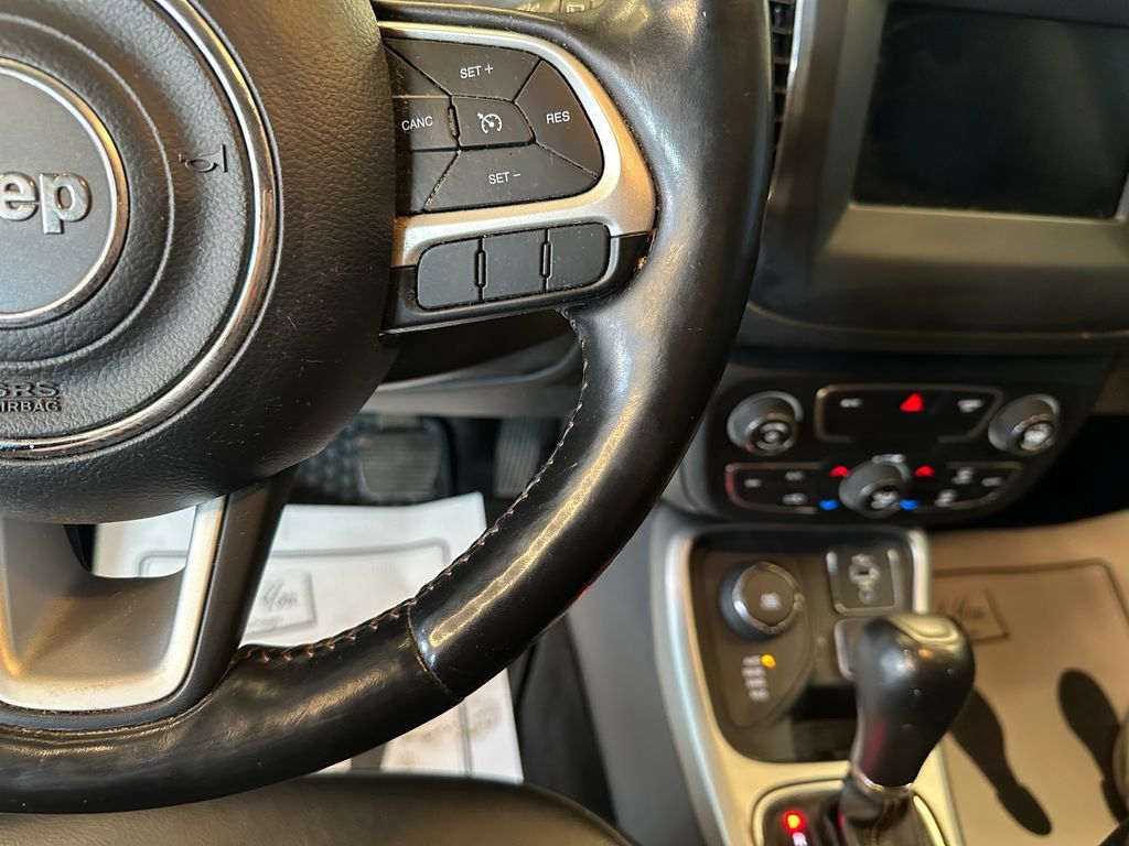 Used 2020 Jeep Compass Latitude w/ Cold Weather Group AWD/4WD image 12