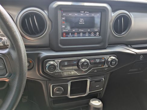 Used 2022 Jeep Wrangler Sport AWD/4WD image 16