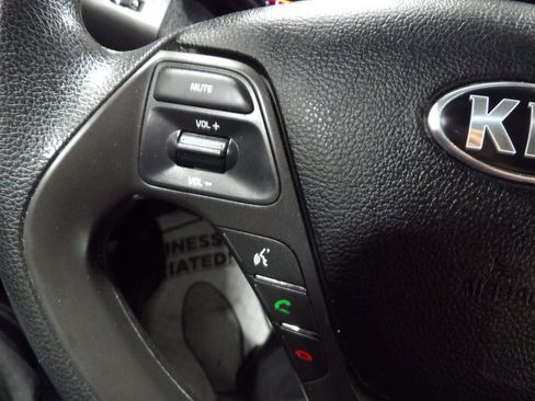 Used 2017 Kia Forte LX image 12