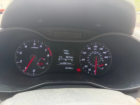 Used 2016 Hyundai Veloster Turbo FWD image 11