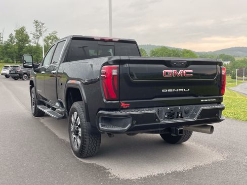 Used 2025 GMC Sierra 2500 Denali w/ Technology Package AWD/4WD image 6