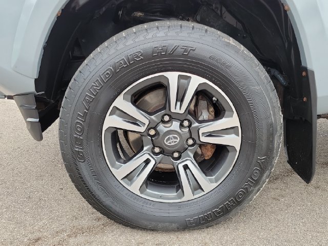 Used 2018 Toyota Tacoma TRD Sport AWD/4WD image 31
