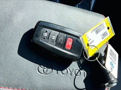 Used 2021 Toyota Highlander Platinum image 15