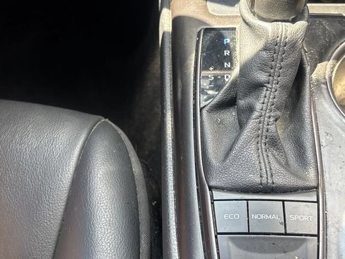 Used 2023 Toyota Camry SE FWD image 15