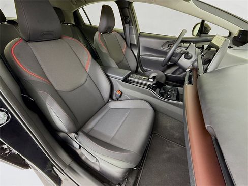 Used 2026 Toyota Prius Plug-In Hybrid image 25