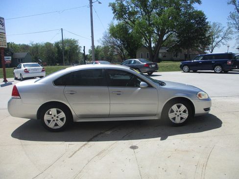 Used 2011 Chevrolet Impala LS FWD image 2