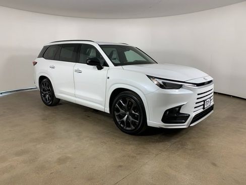 Used 2026 Lexus TX 500h AWD w/ Technology Package image 5