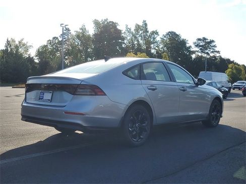 New 2025 Honda Accord SE image 4