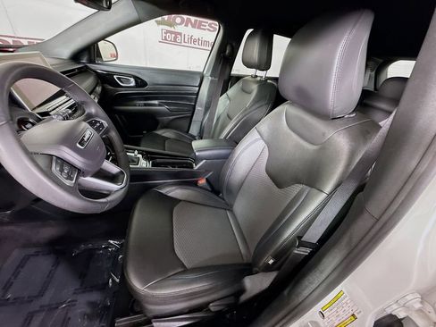 Used 2025 Jeep Compass Latitude w/ Altitude Special Edition AWD/4WD image 24
