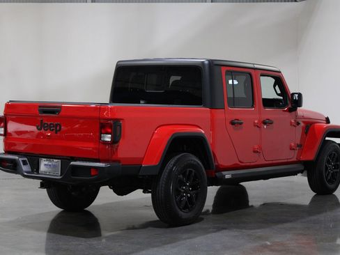 Used 2022 Jeep Gladiator Sport image 18
