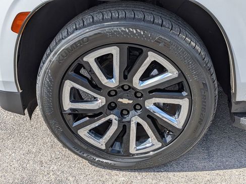 Used 2021 Chevrolet Tahoe Premier w/ Premium Package image 11