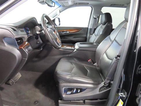 Used 2016 Cadillac Escalade Luxury RWD image 16