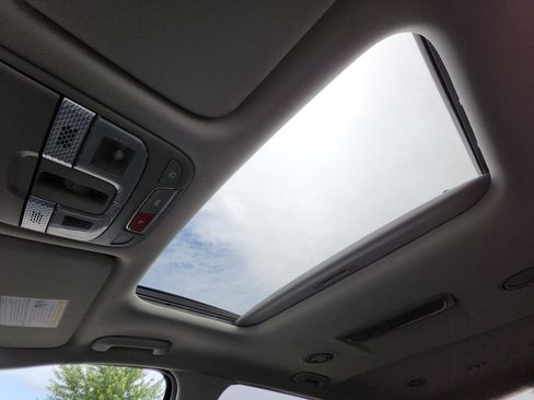 Used 2025 Kia Telluride S FWD image 2