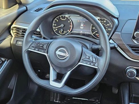 Used 2023 Nissan Altima 2.5 SV image 10