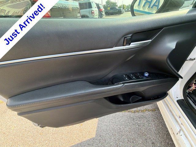 Used 2020 Toyota Camry XSE FWD image 30