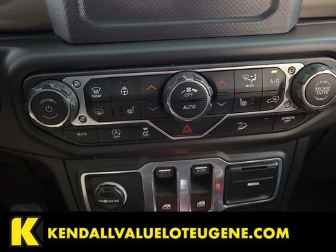 Used 2018 Jeep Wrangler Sport AWD/4WD image 16
