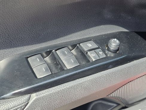 Used 2025 Toyota Camry XSE FWD image 17