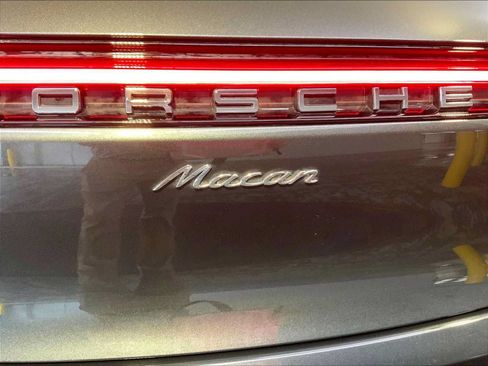 Used 2026 Porsche Macan AWD/4WD image 35