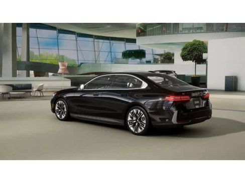 New 2026 BMW i5 eDrive40 w/ Convenience Package image 2