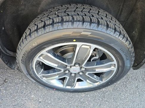 Used 2019 GMC Acadia Denali w/ Technology Package AWD/4WD image 25