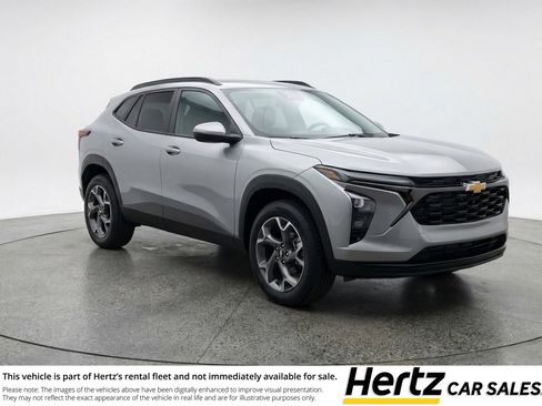 Used 2025 Chevrolet Trax LT w/ LT Convenience Package image 1